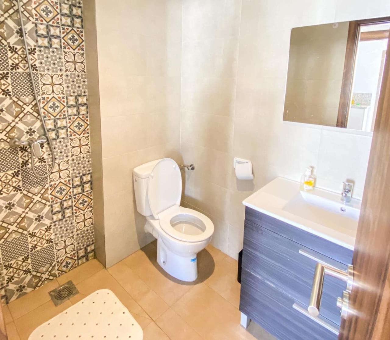 Apartamento De Luxe Vue Avec Climatisation ! A 5 Minutes A Pied De La ! A Environ 6 Minutes En Voiture Du Centre D'agadir Et A 10 Minutes En Voiture De Taghazout !